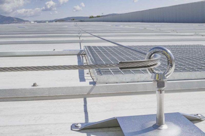 Mejores prácticas en la instalación y mantenimiento de líneas de vida