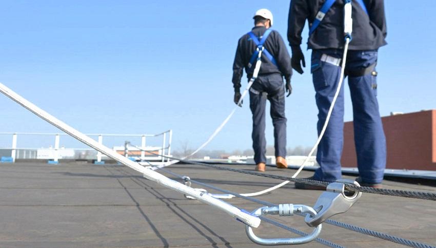 Aspectos fundamentales de la normativa en la instalación de líneas de vida